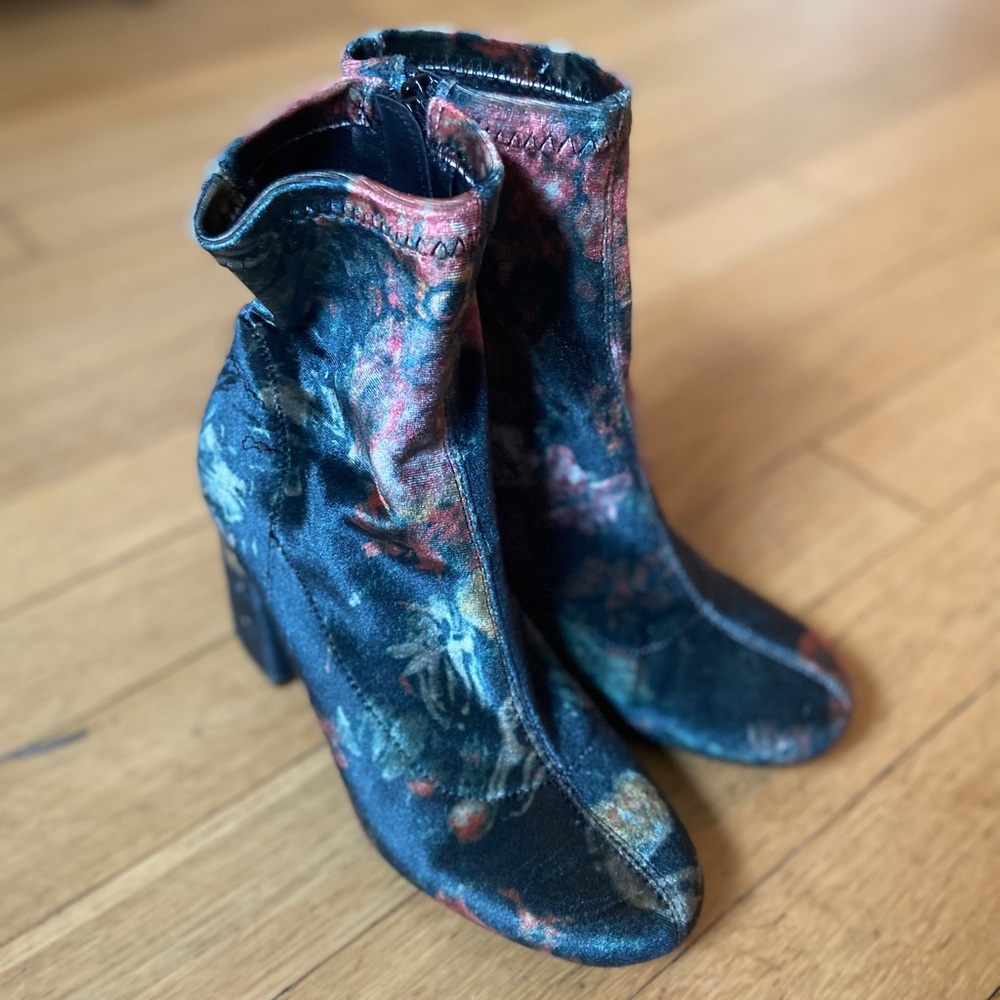Size 7 Aldo heels (women’s)
